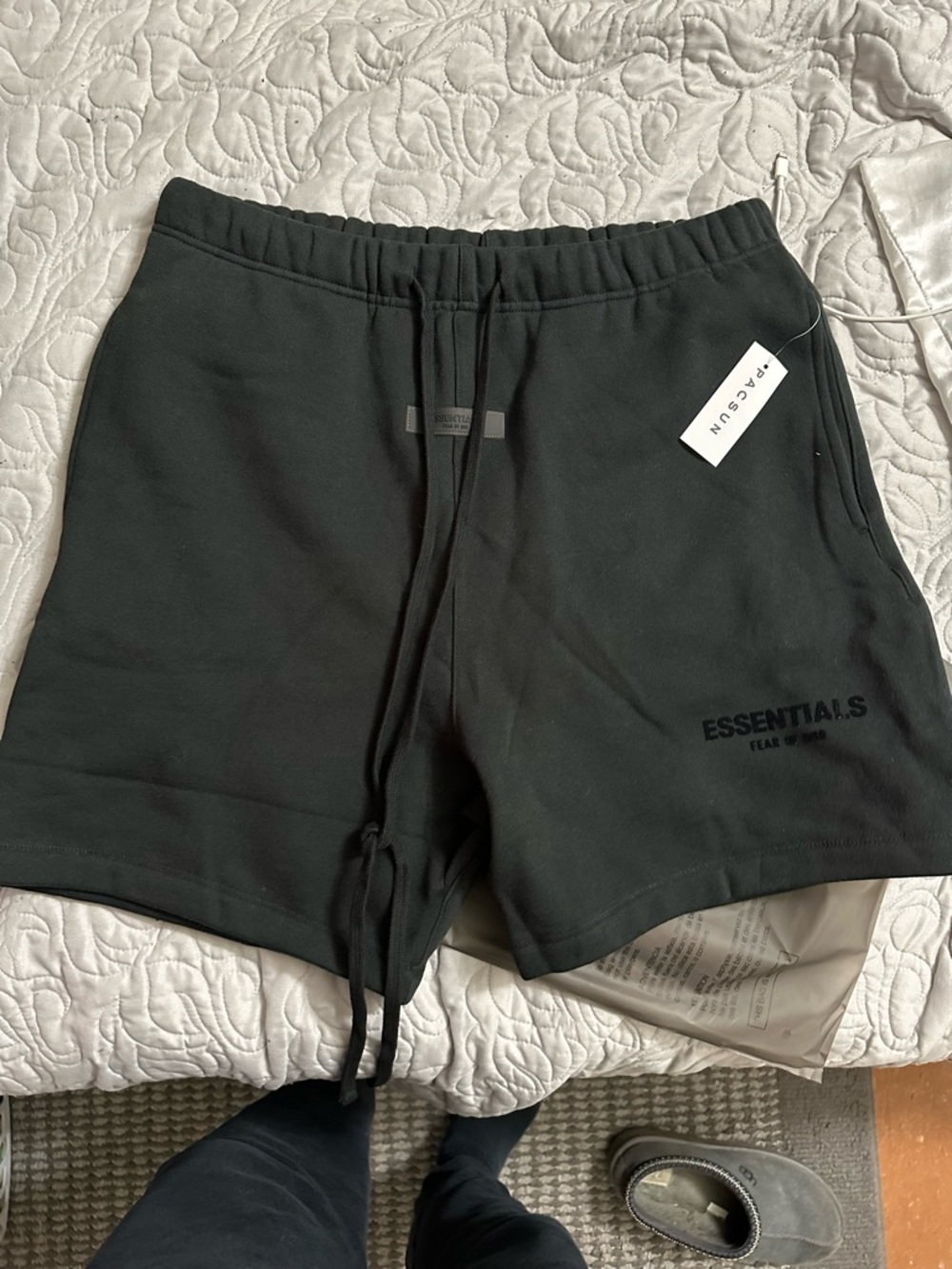 Men’s oversized black essential shorts